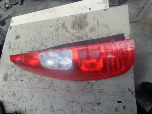 FEU ARRIERE GAUCHE MITSUBISHI - Vue 1